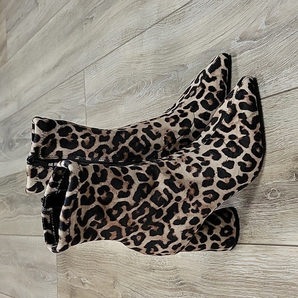Steve Madden Size 6 1/2 Valyant Bootie in Velvet Leopard Print NEW - Picture 1 of 8